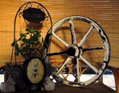 Antique wagon wheel - white